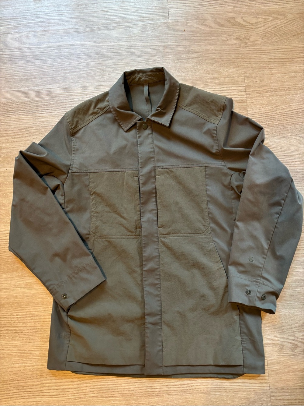 Lululemon Men’s Size Small Snap Front Collared Jacket Sleeve Logo Green